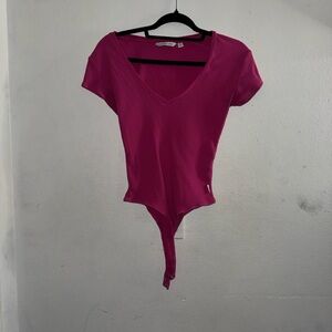 Calvin Klein Jeans Fuchsia Ribbed V‑Neck Bodysuit